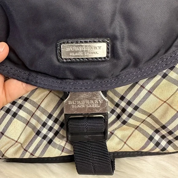 BURBERRY classic plaid belt bag / body bag in black - Picture 6 of 16